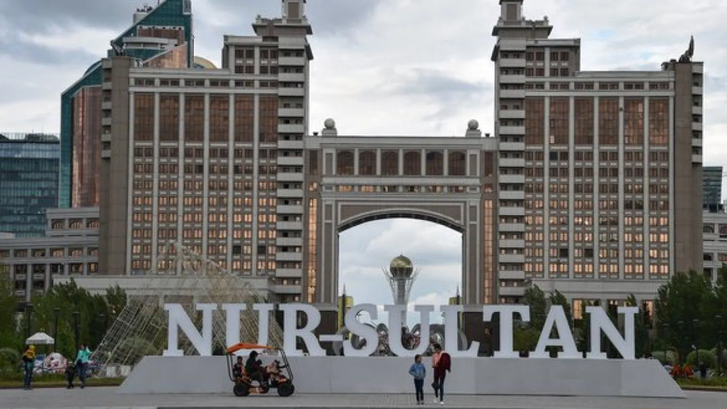 В Астане демонтируют надписи Nur-Sultan (ФОТО, ВИДЕО)
