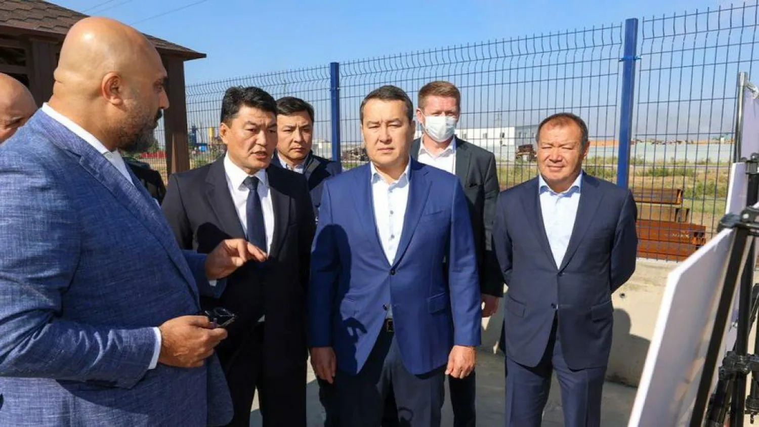 Премьер-Министр РК посетил стройплощадки новых производственных и соцобъектов в Нур-Султане