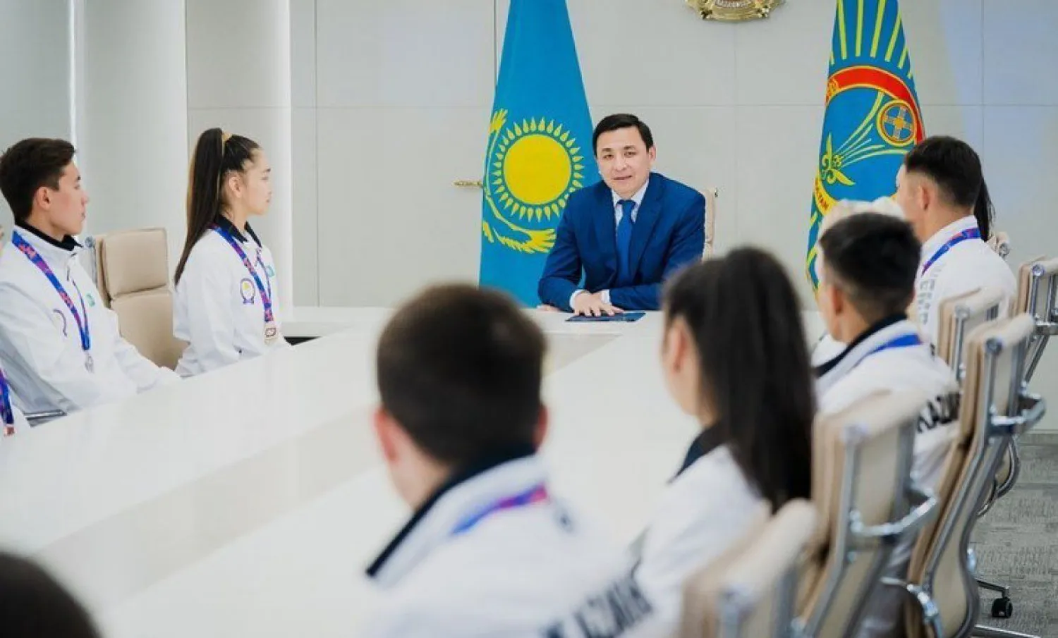 Алтай Кульгинов встретился с победителями и призерами Всемирной гимназиады
