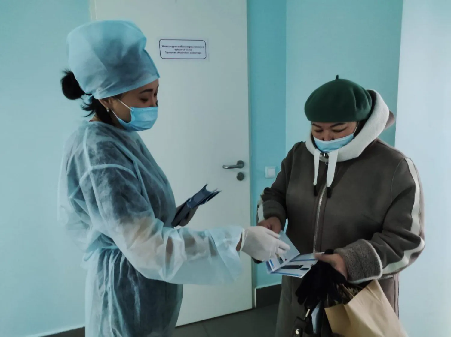 Профильные специалисты столичных поликлиник провели консультации по профилактике инсультов