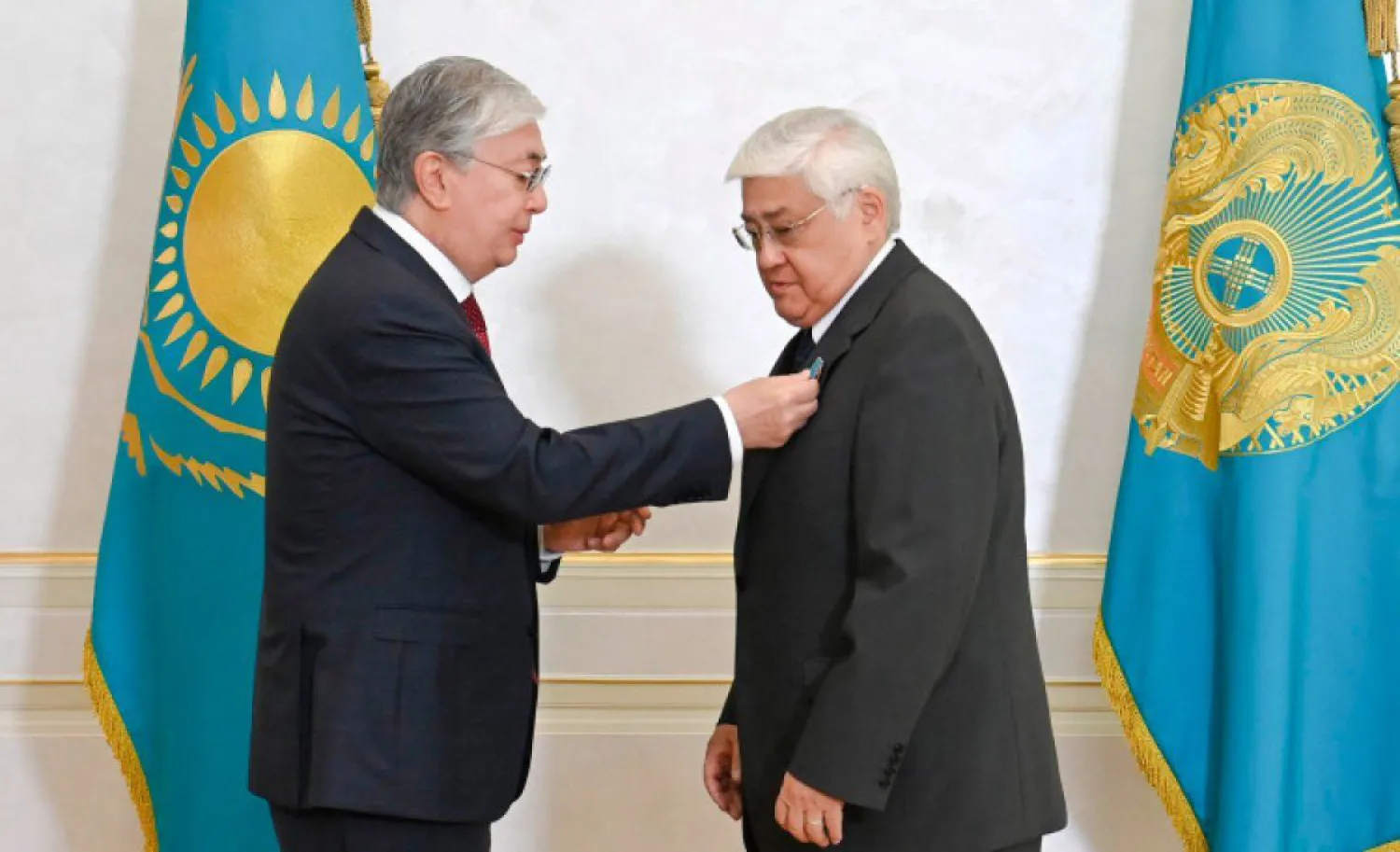 Народный артист Алибек Днишев получил звание «Қазақстанның Еңбек Ері»