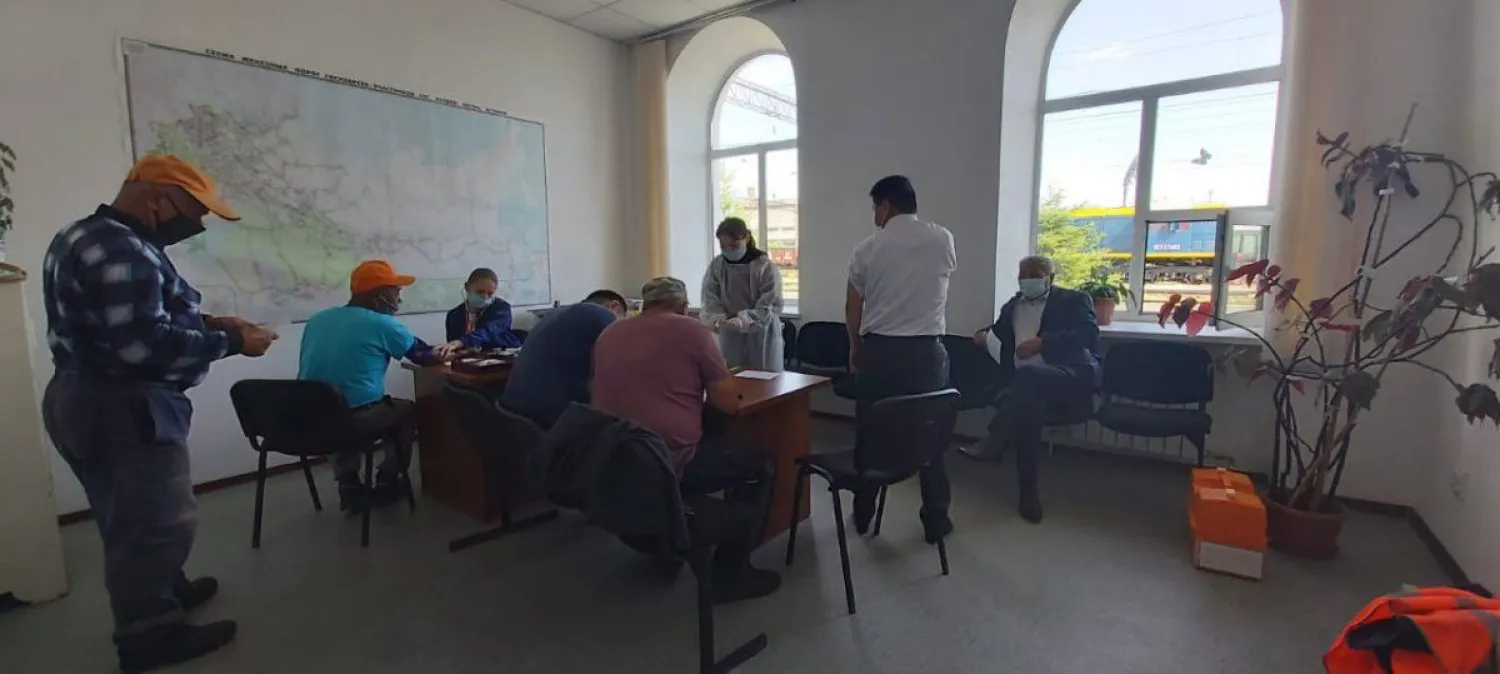 Железнодорожники проходят вакцинацию и на маленьких станциях