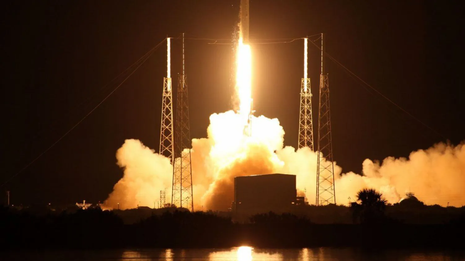 SpaceX запустила в космос еще одну партию спутников Starlink