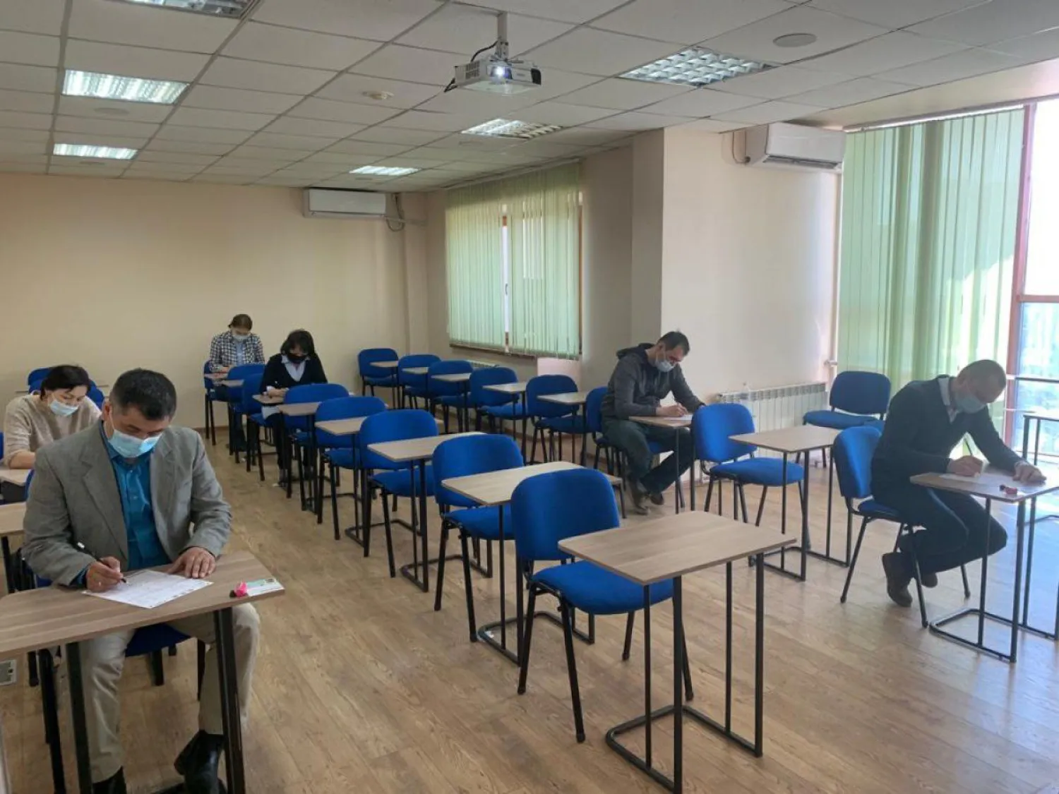 Уровень языковой подготовки преподавателей казахстанского военного вуза оценят в Кембридже