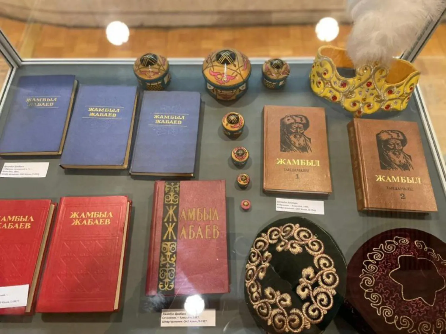 Книжная выставка, посвященная Жамбылу Жабаеву, открылась в Санкт-Петербурге