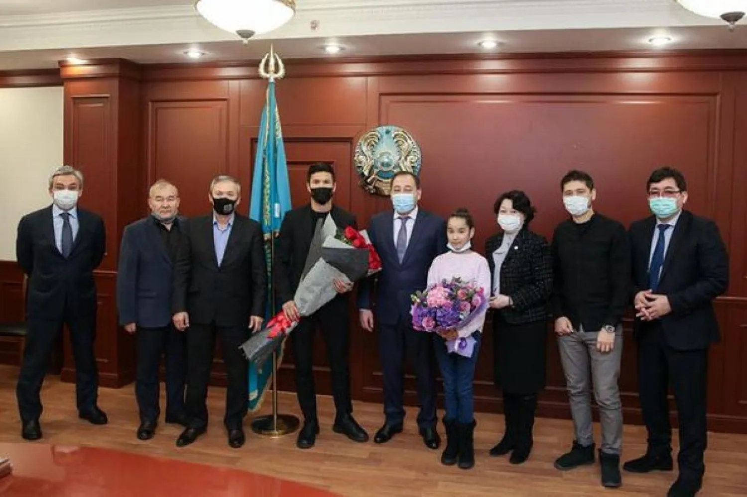 Ералы Тугжанов поздравил Каракат Башанову и Данияра Елеусинова с победой
