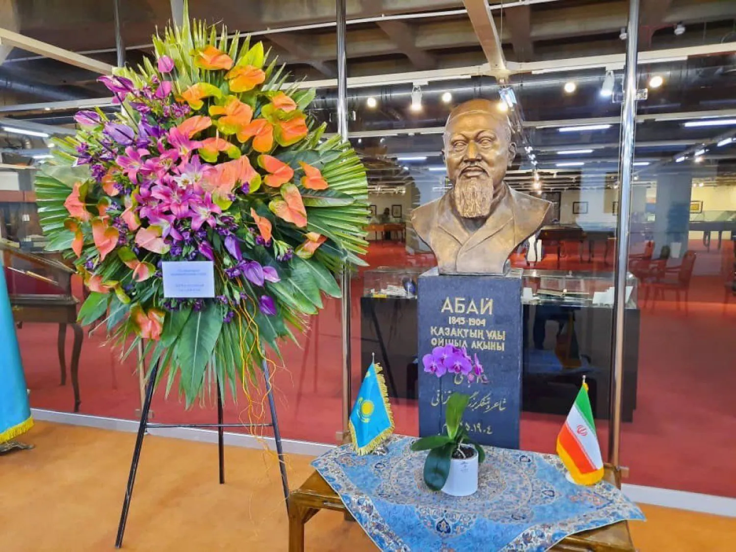 Церемония возложения цветов к памятнику Абая прошла в Тегеране