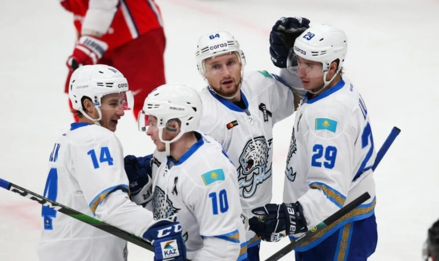 19 членов хоккейного клуба «Барыс» заболели коронавирусом