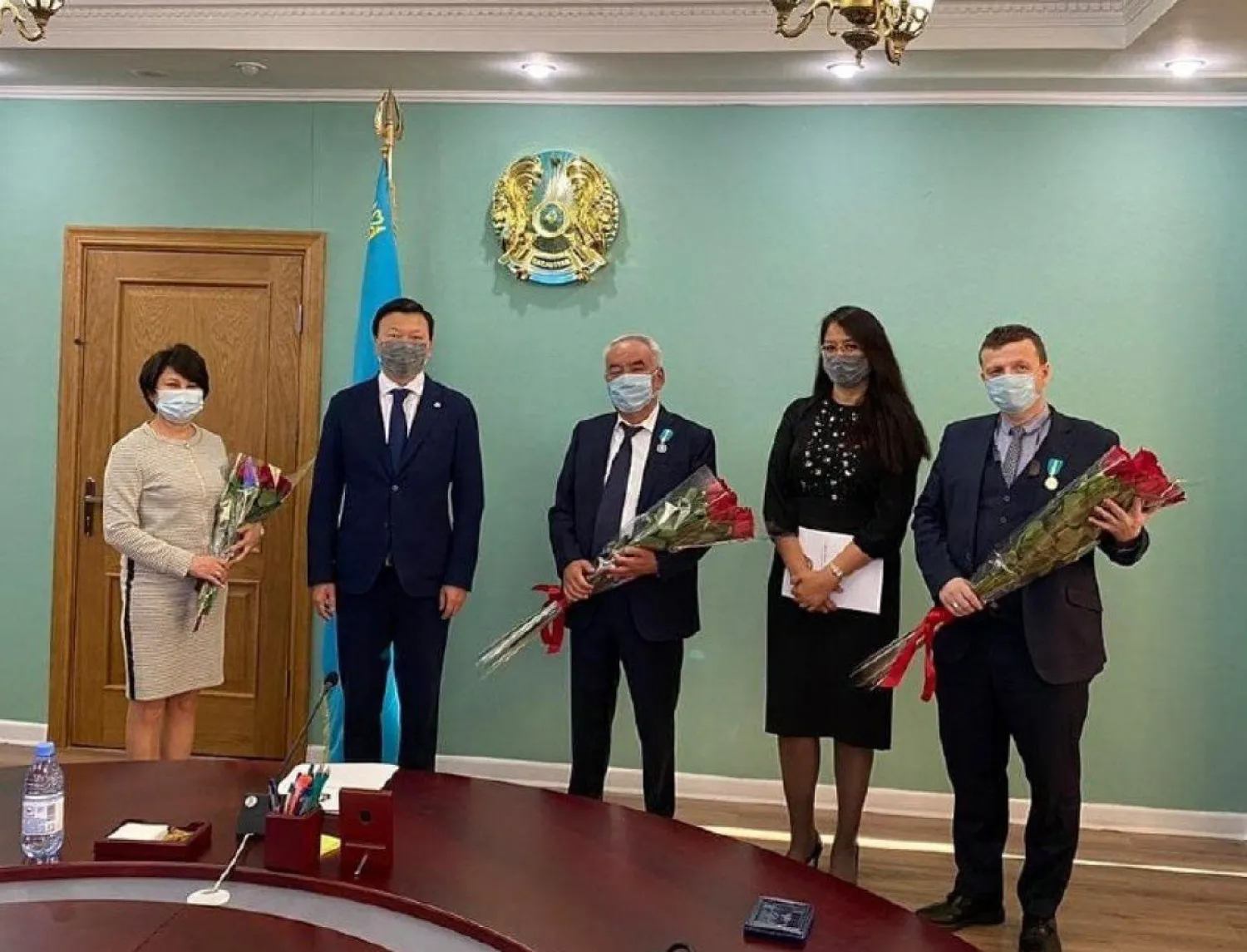 150 медалей вручили работникам системы здравоохранения к 25-летию Конституции Казахстана