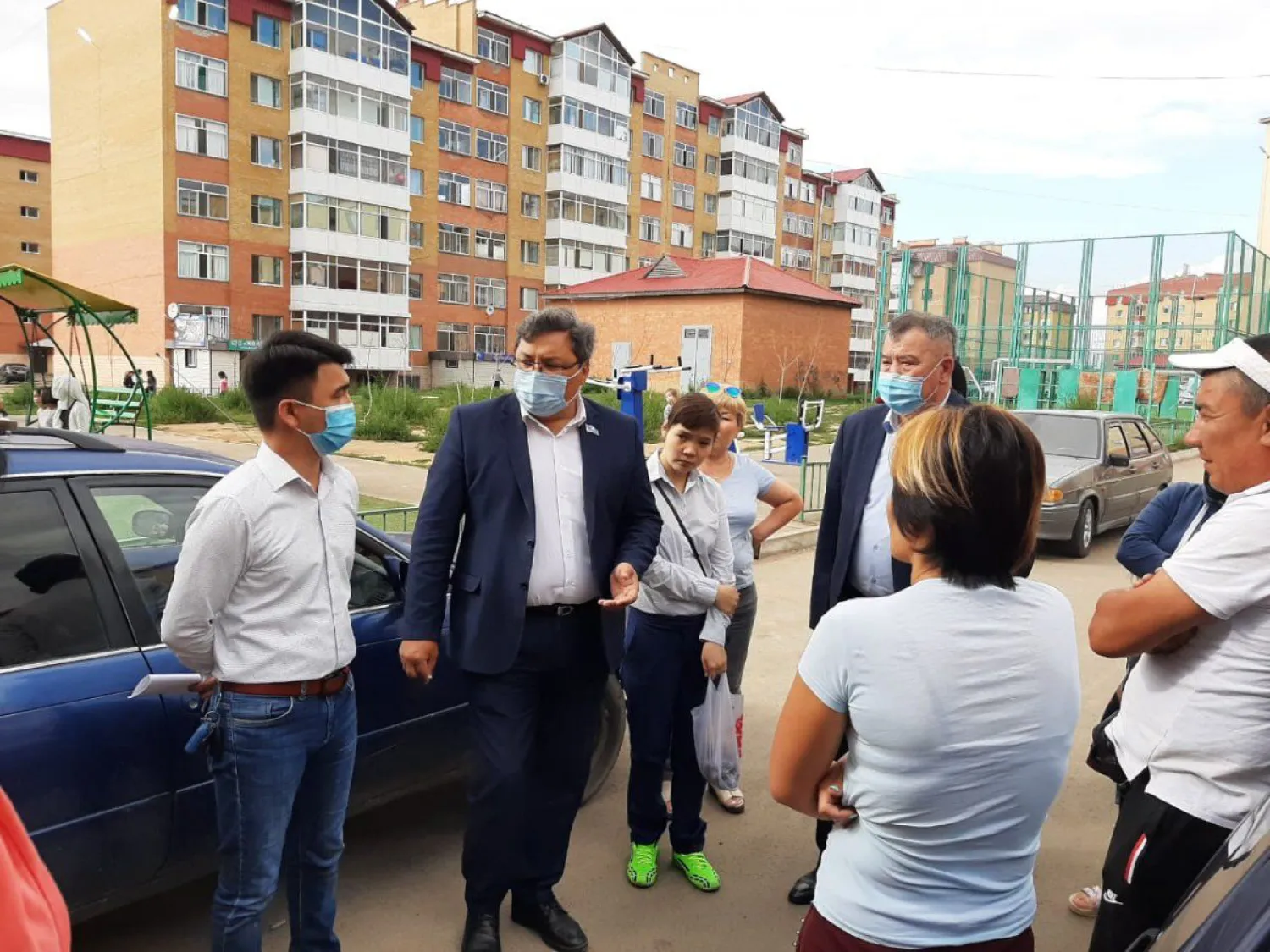 Столичный филиал Nur Otan решит проблему жильцов проблемного дома