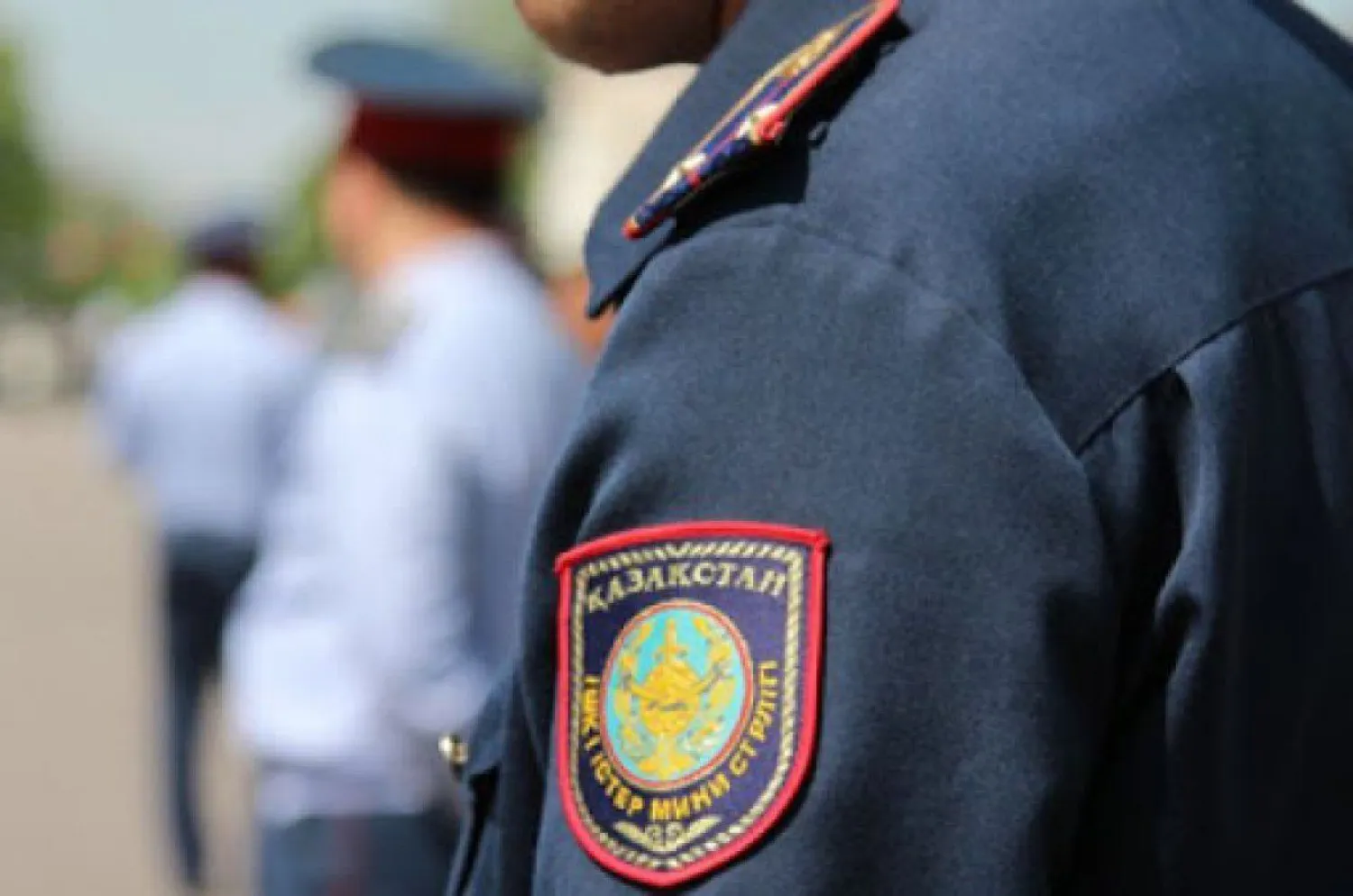 Нападал с ножом на проезжие автомашины: Полицейские столицы задержали нарушителя