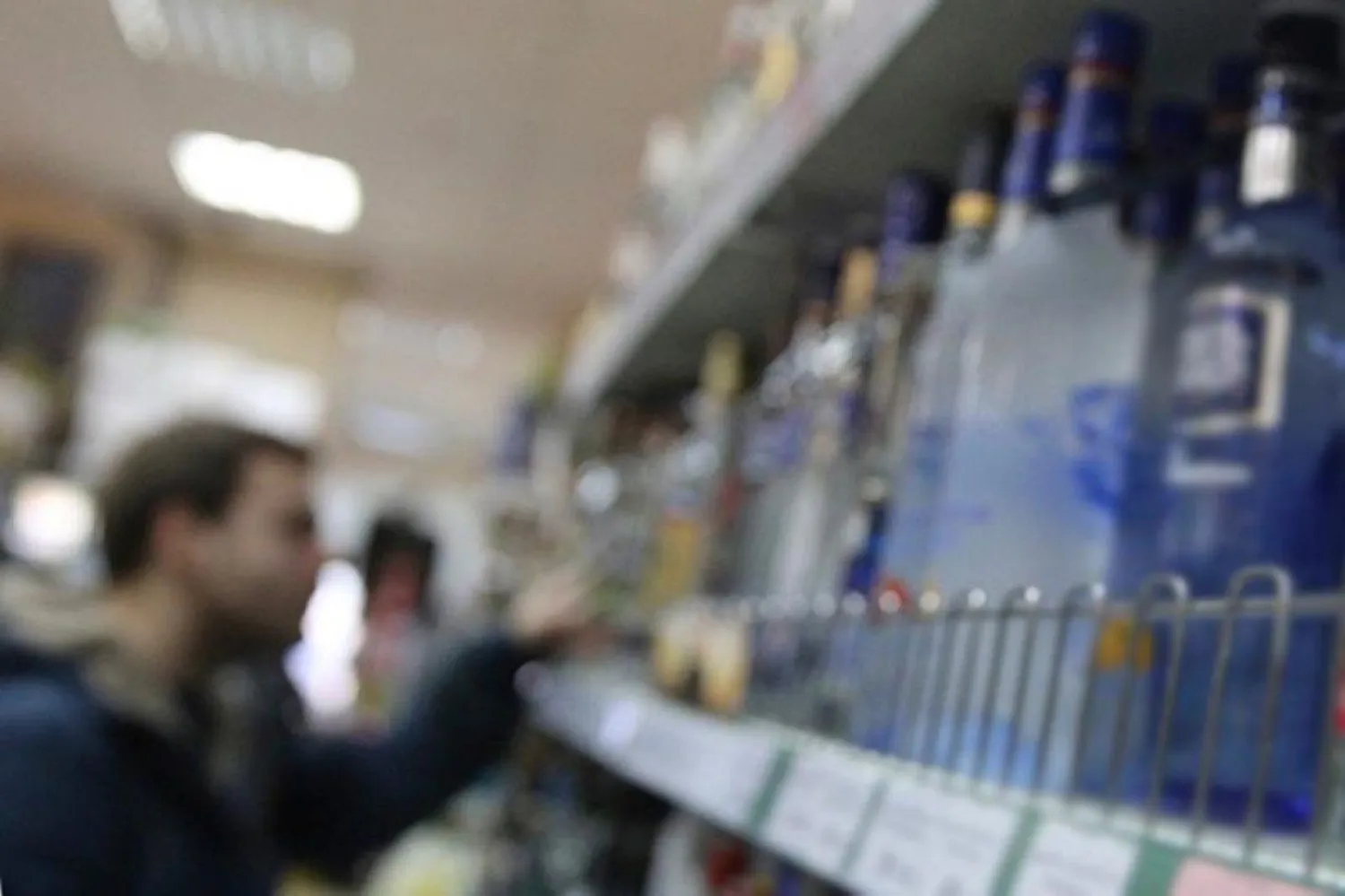 В двух столичных магазинах продавали алкоголь несовершеннолетним лицам