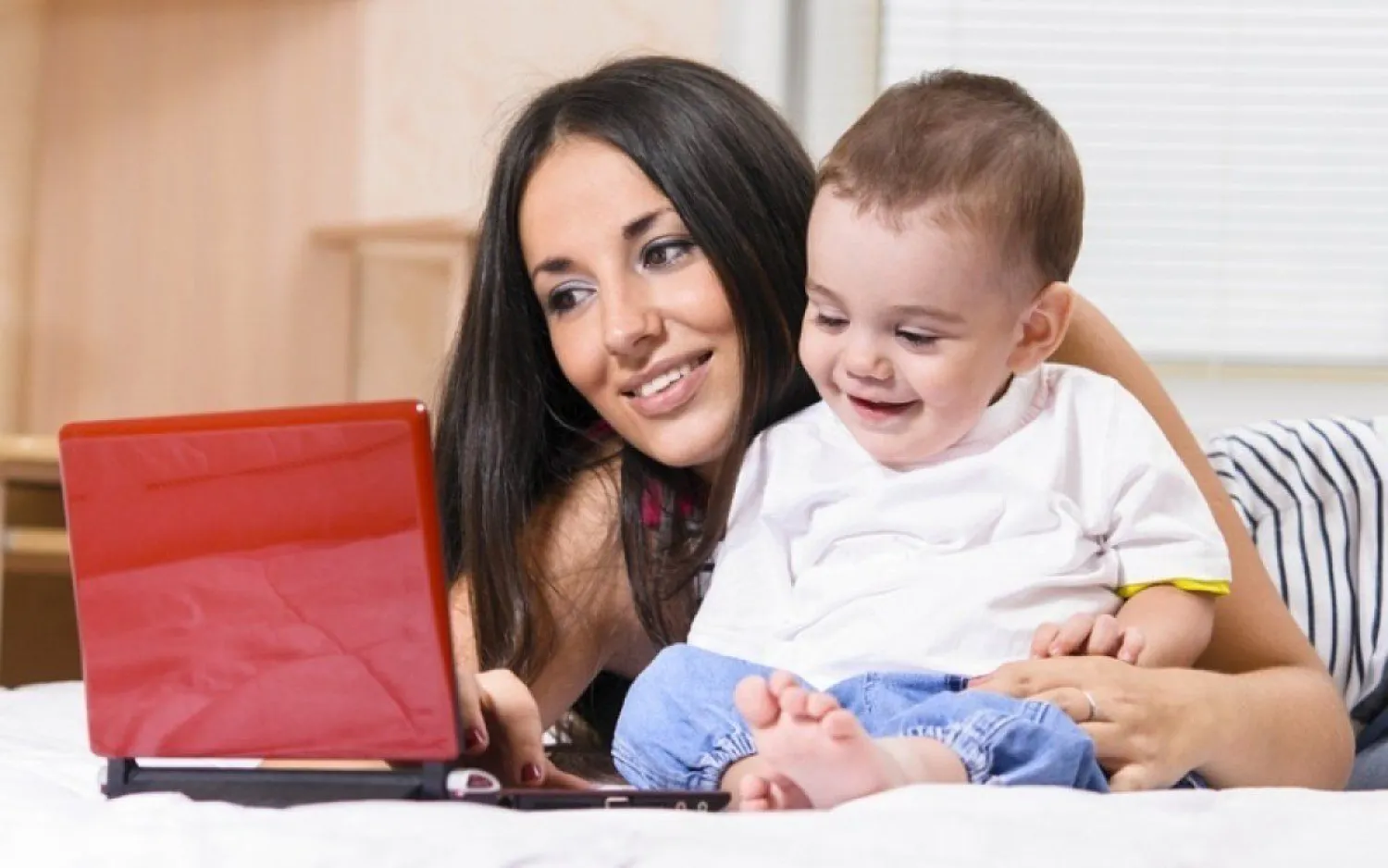 Женщины, находящиеся в декрете с детьми старше года, имеют право на получение 42 500 тенге