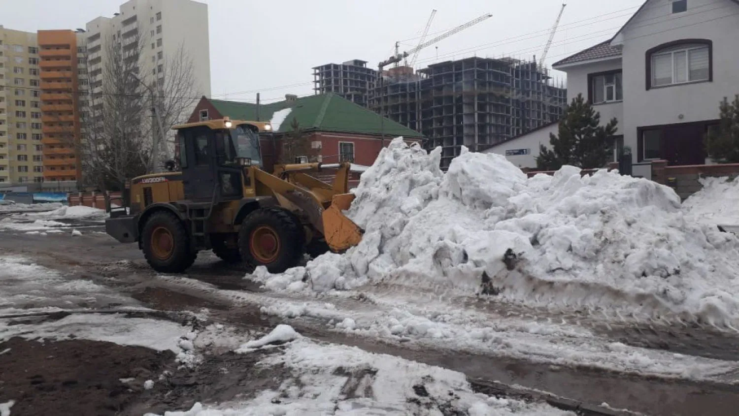 Болеее 19 тысяч кубометров снега вывезли с улиц столицы