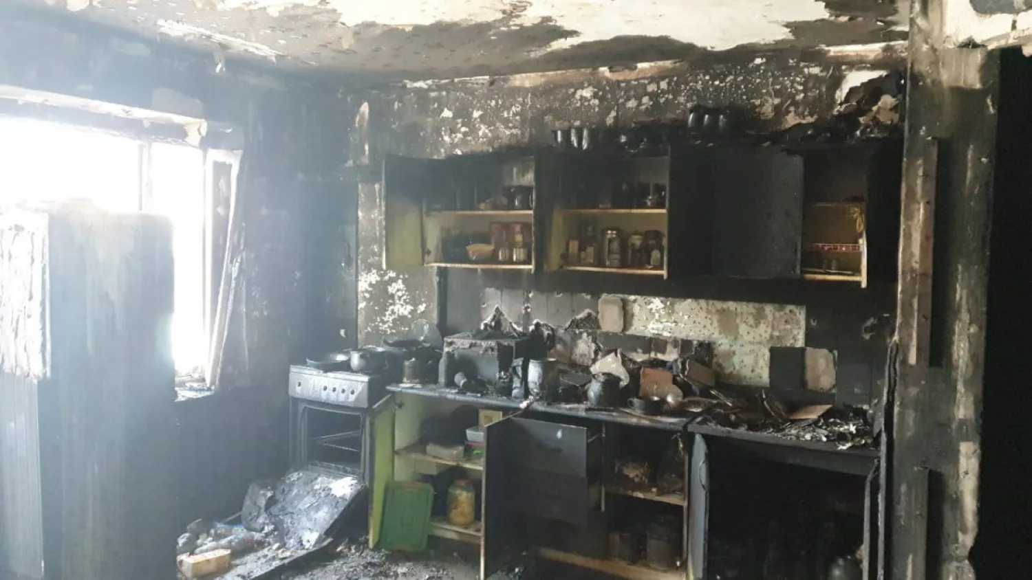 Столичные огнеборцы спасли из пожара 20 человек