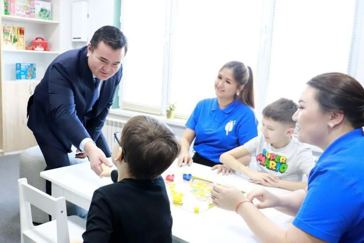 Аким Астаны посетил учреждения для детей с особыми потребностями
