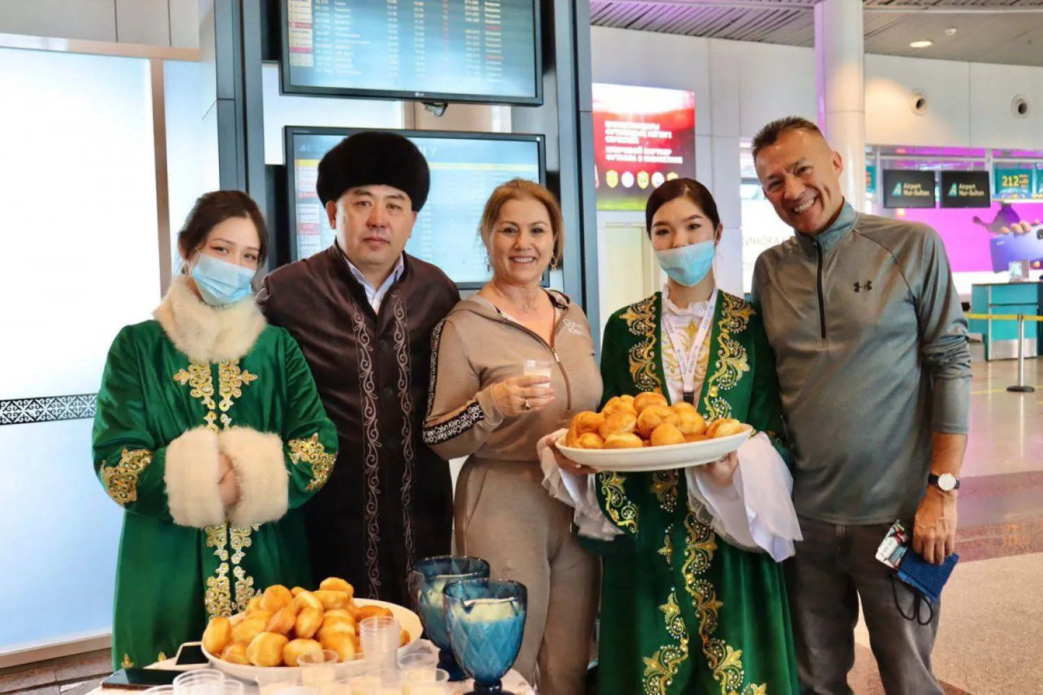 Музыка, бауырсаки и кумыс: сотрудники столичного аэропорта отмечают Наурыз