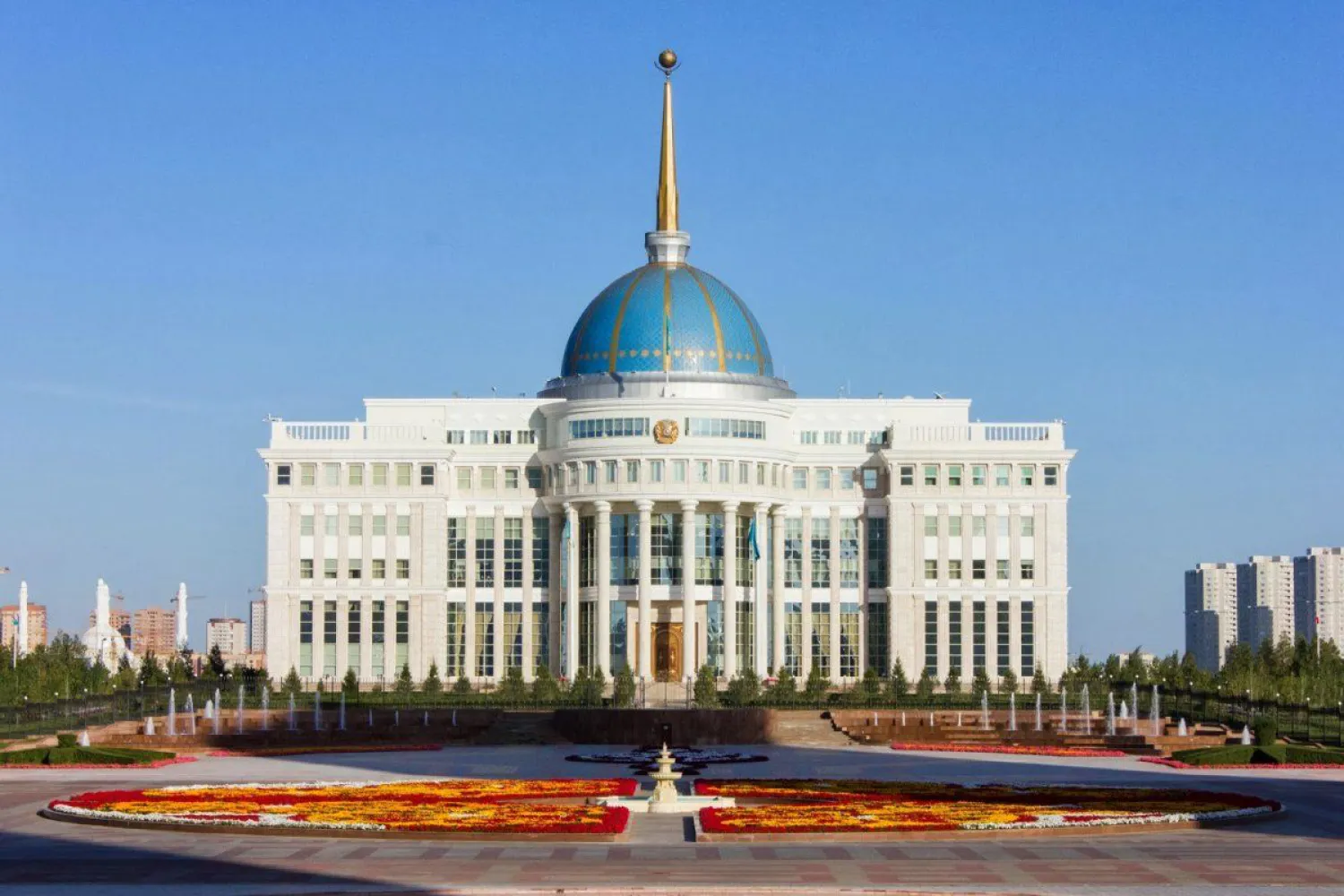 Токаев наградил казахстанцев государственными наградами