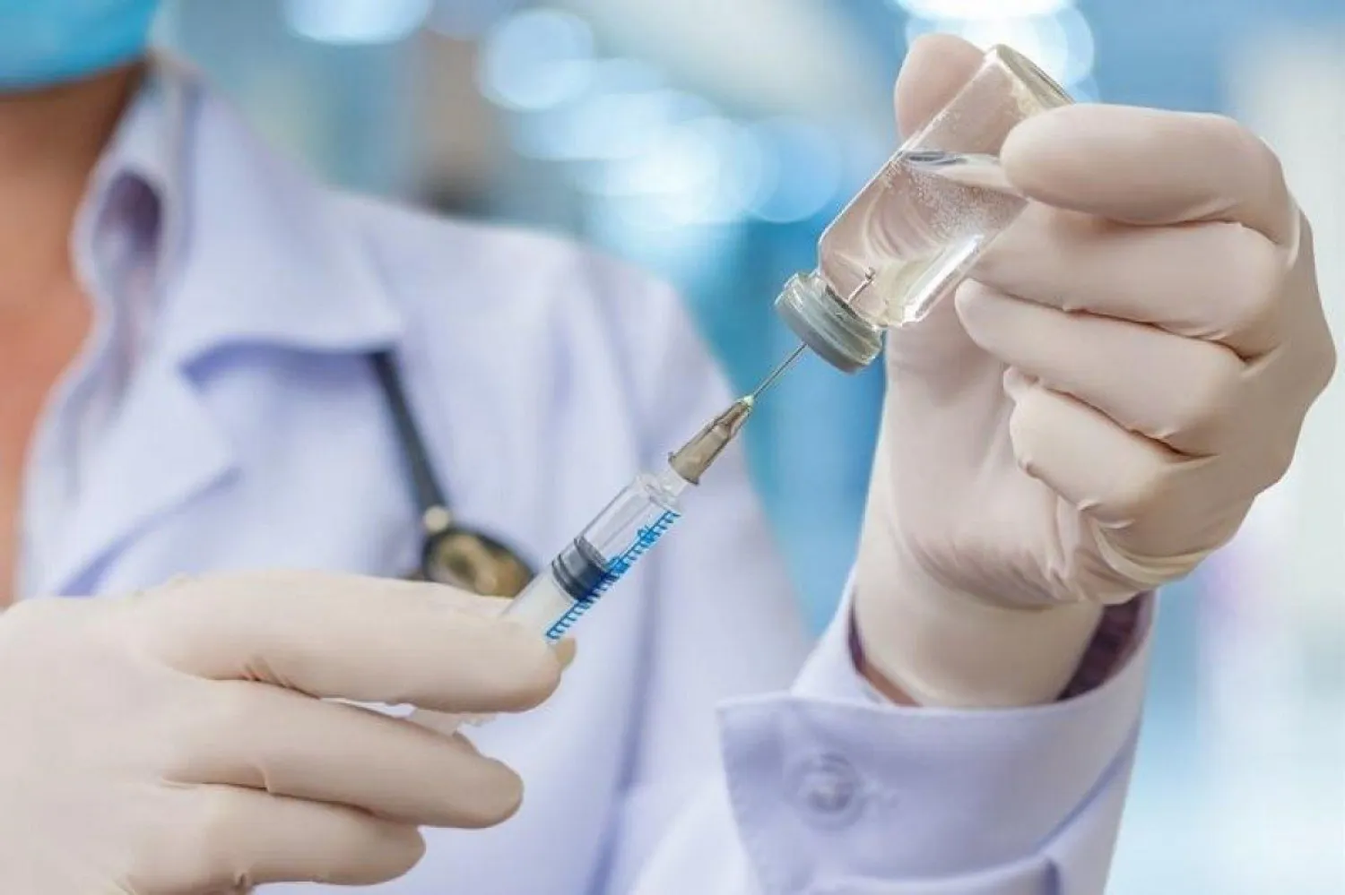 Более 700 тыс. подростков получили вакцину Pfizer