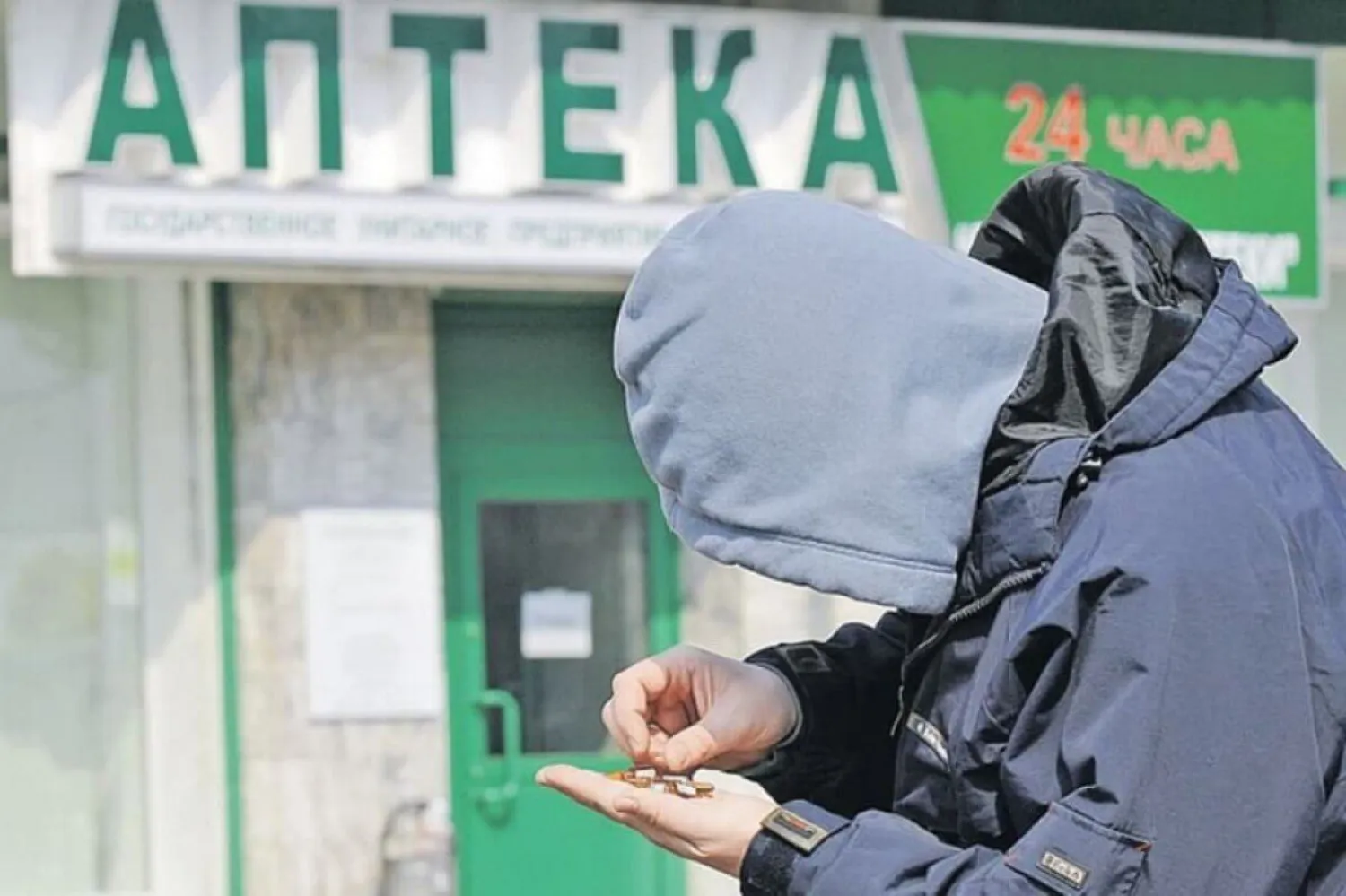 Пресечен факт безрецептурной продажи кодеиносодержащих лекарств в столичных аптеках