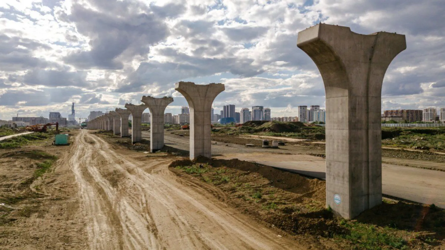 "Проект изначально был ошибочным": Токаев высказался о строительстве LRT
