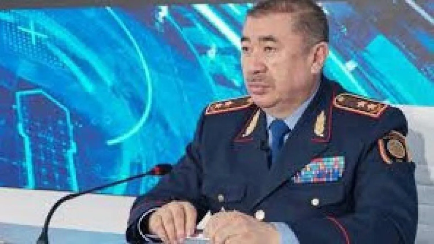 Қылмыскерлер полиция қызметкерлерінің киімін киіп, заңсыз әрекеттерге барған - ІІМ