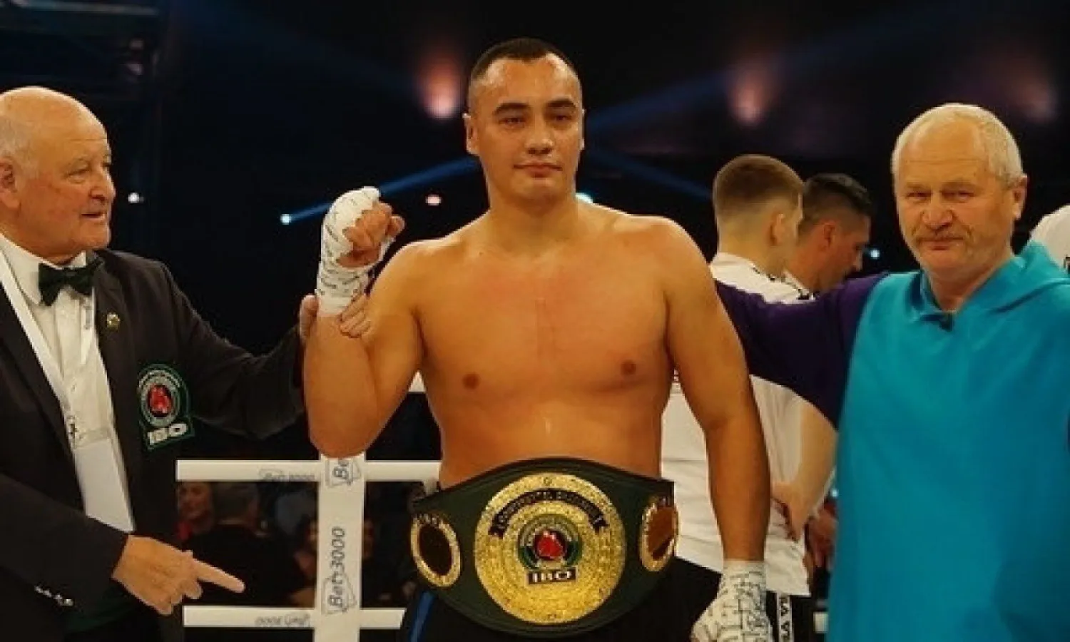 Непобежденный чемпион WBC из Казахстана намерен провести титульный бой