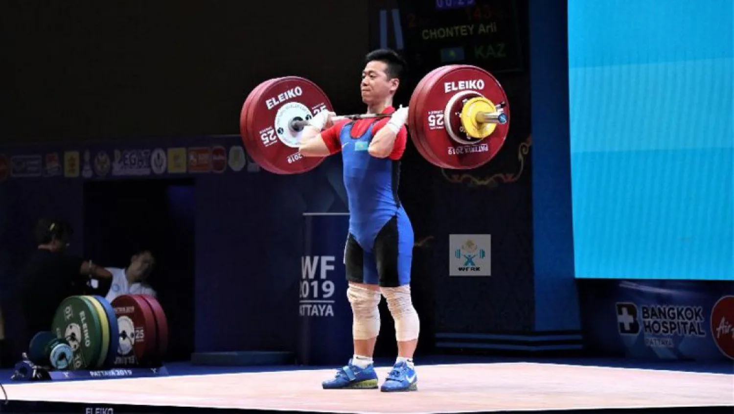 Казахстанец Арли Чонтей стал чемпионом мира по тяжелой атлетике