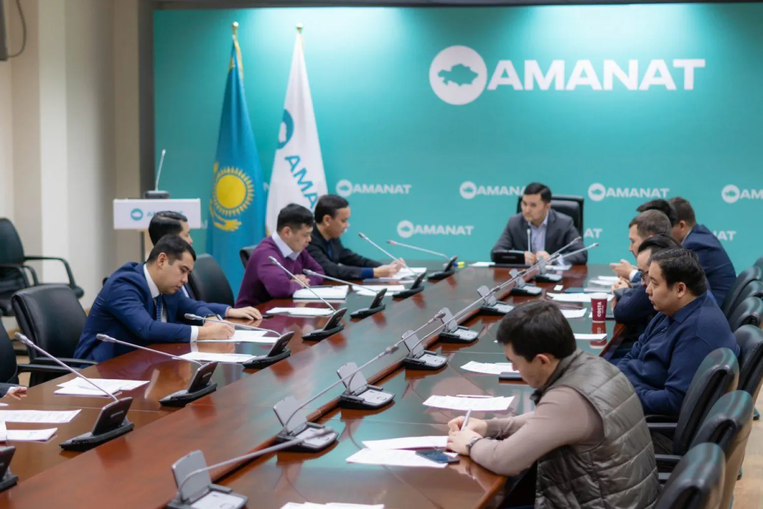 Партия «AMANAT» представила программу по повышению безопасности дорожного движения в РК
