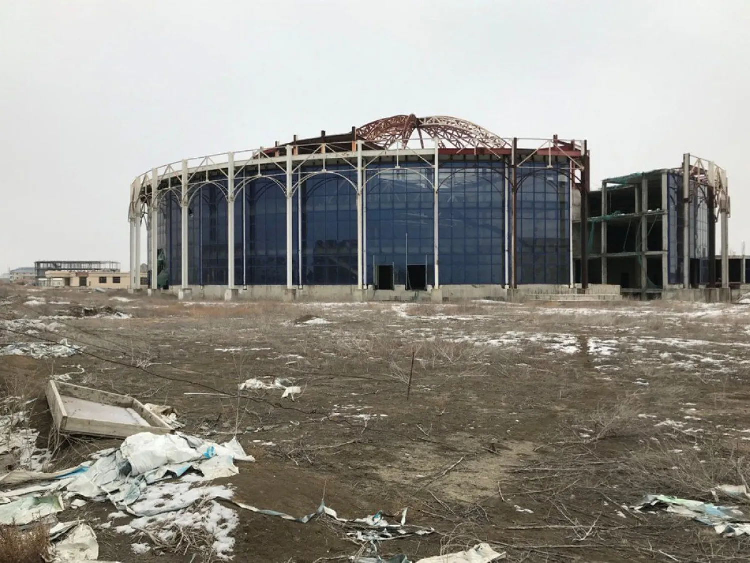 Недостроенный концертный зал за три млрд тенге снесут в Атырау