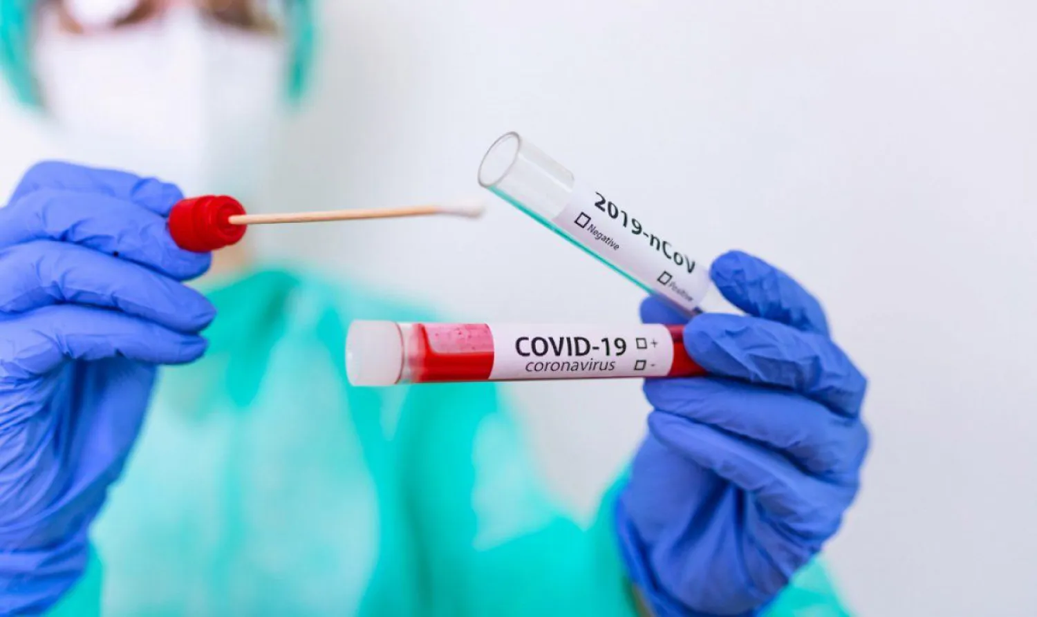 Франция ввела тест на COVID-19 для прибывших из Китая