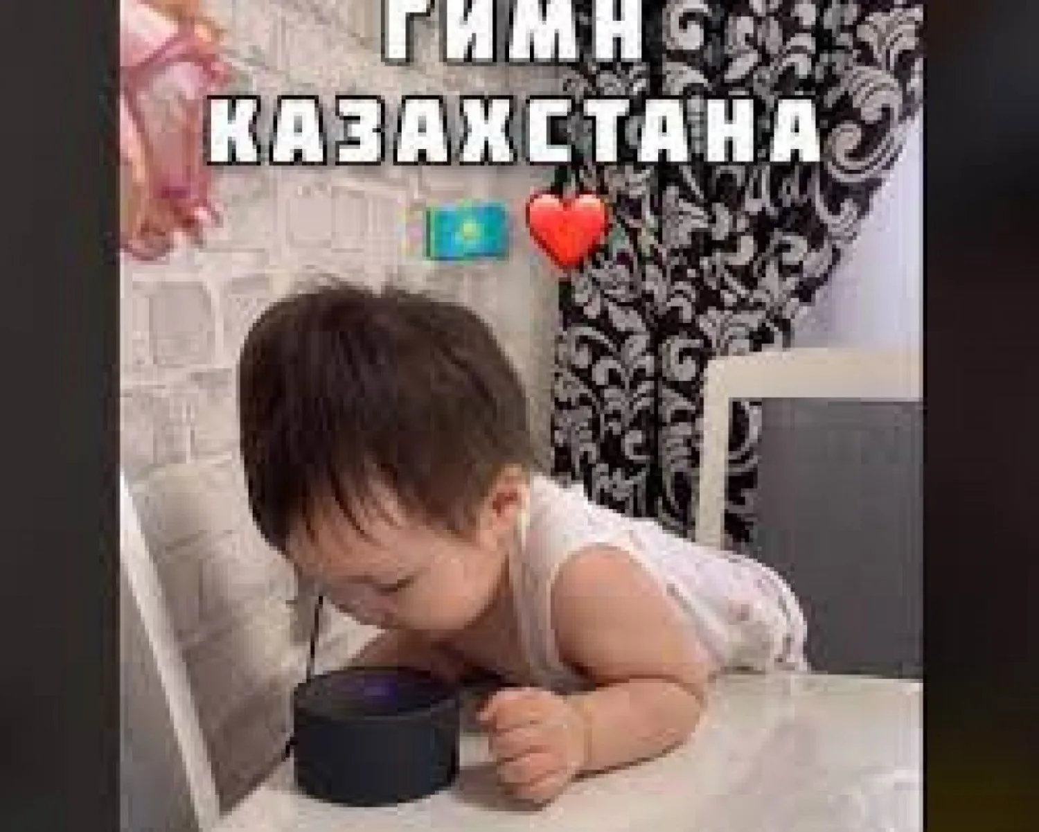 Маленькая казахстанка умилила пользователей Сети (ВИДЕО)