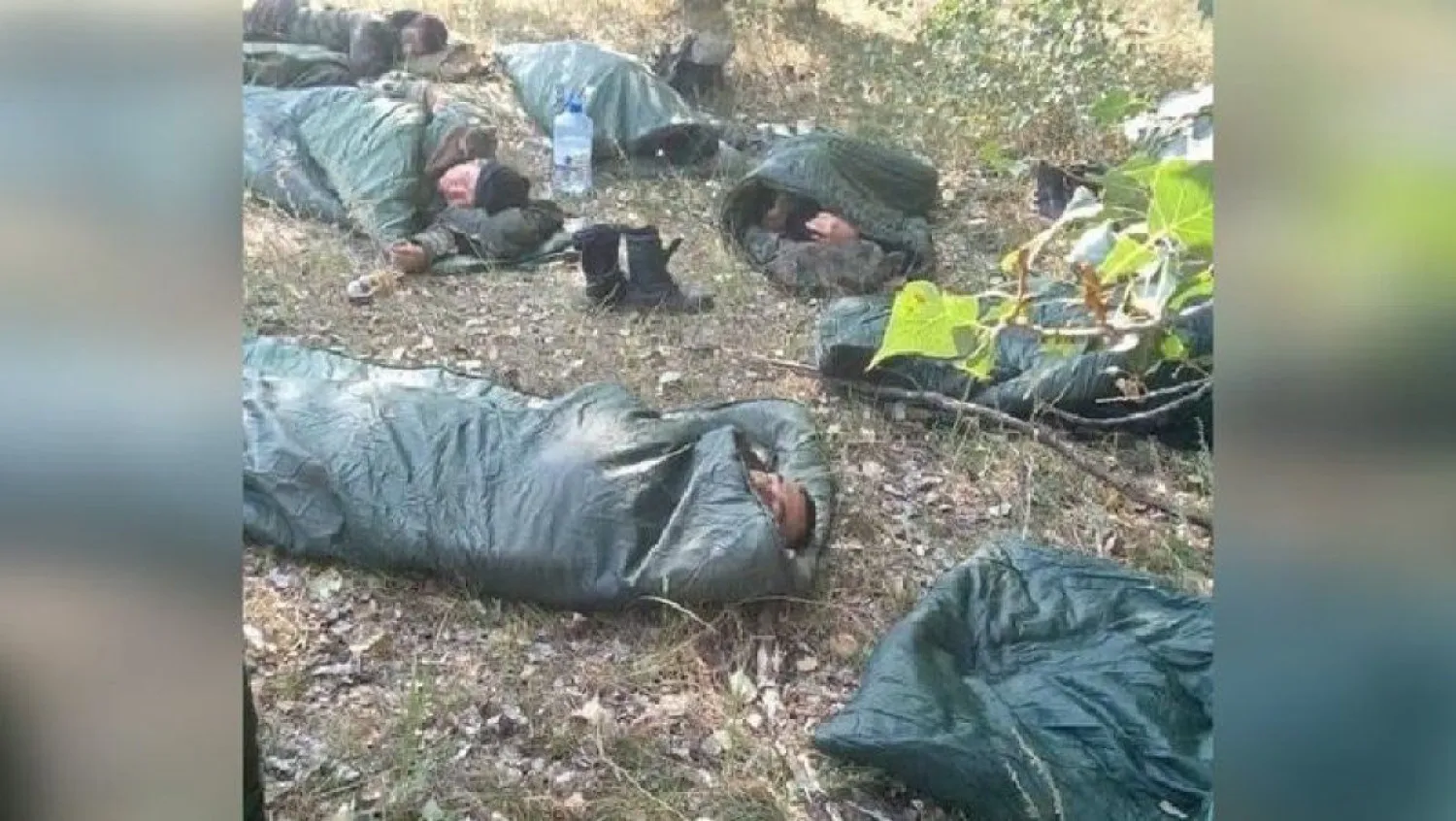 Казахстанцев растрогало фото пожарных, спящих на земле