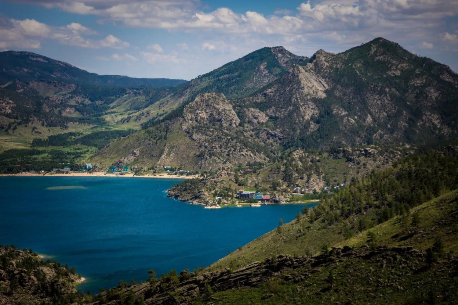 Двоих туристов спасли в горах Баянаула