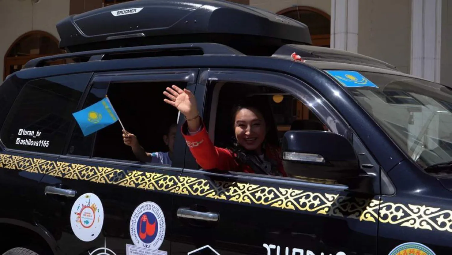 Многодетная семья отправилась в автотурне по Европе, чтобы разрушить стереотипы о Казахстане