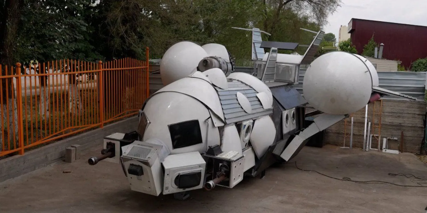 Стоматолог из Алматинской области строит космический корабль