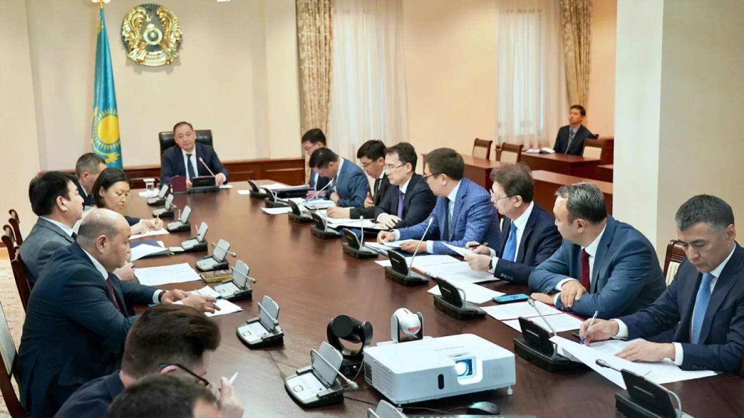 Ералы Тугжанов дал поручения по недопущению роста цен на продукты
