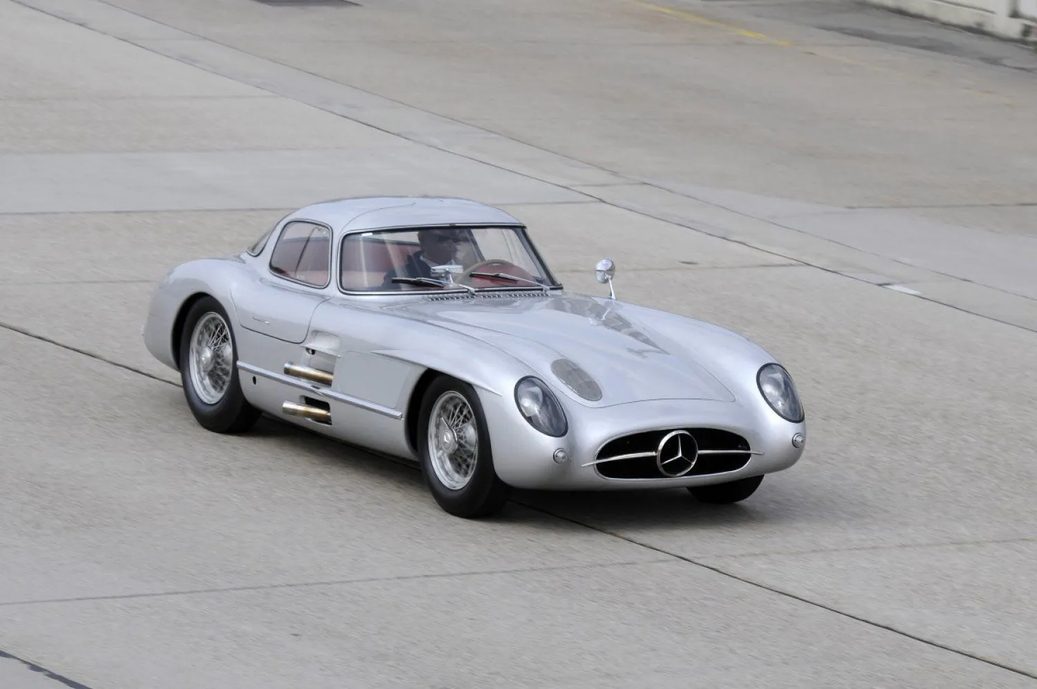 В Германии Mercedes 1955 года выпуска продали по рекордной цене