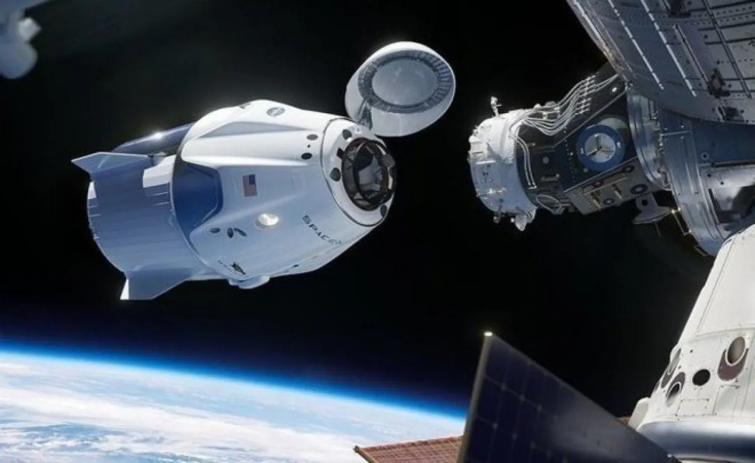 Космический корабль Crew Dragon доставил астронавтов на МКС