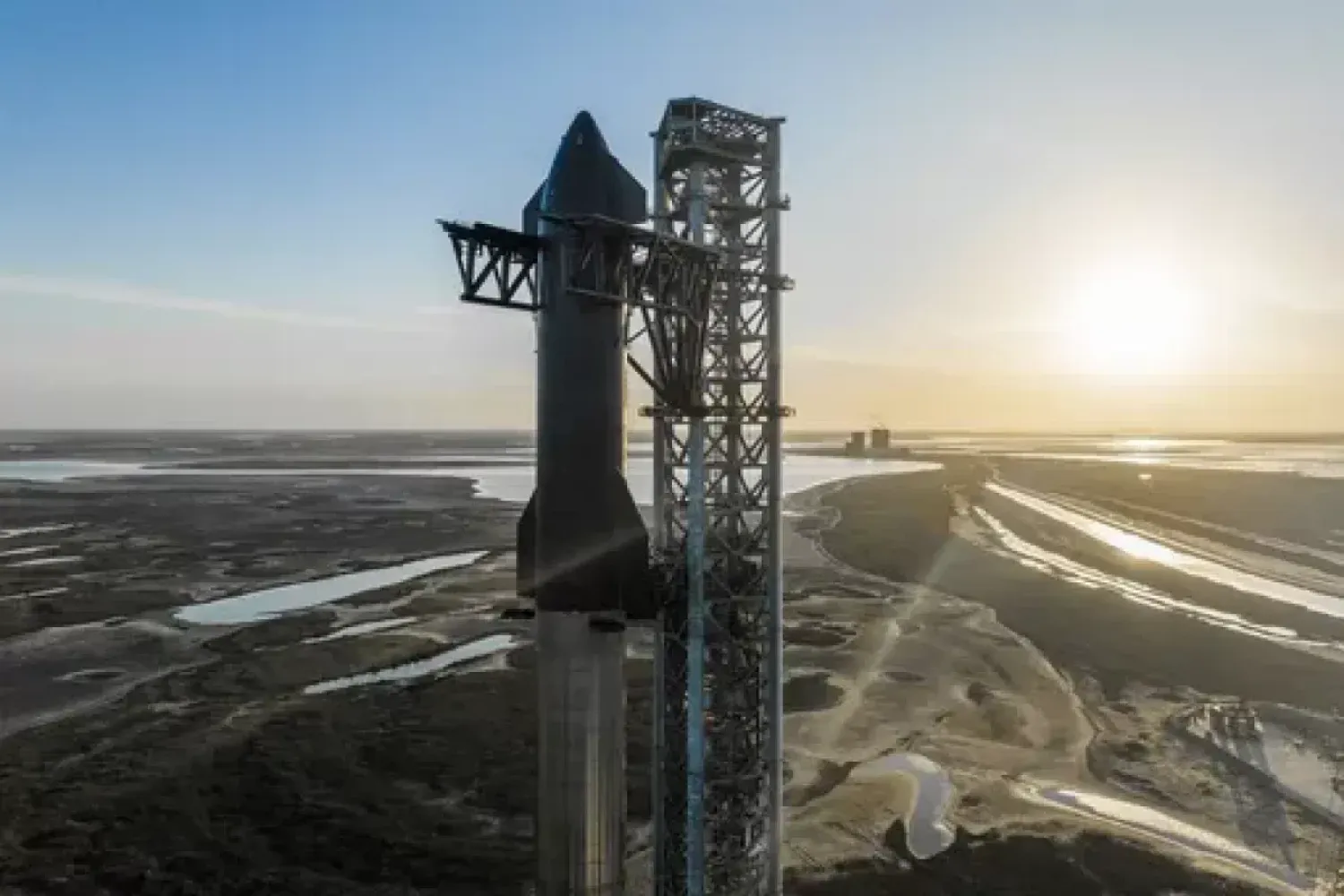 Компания SpaceX презентовала ракету Starship