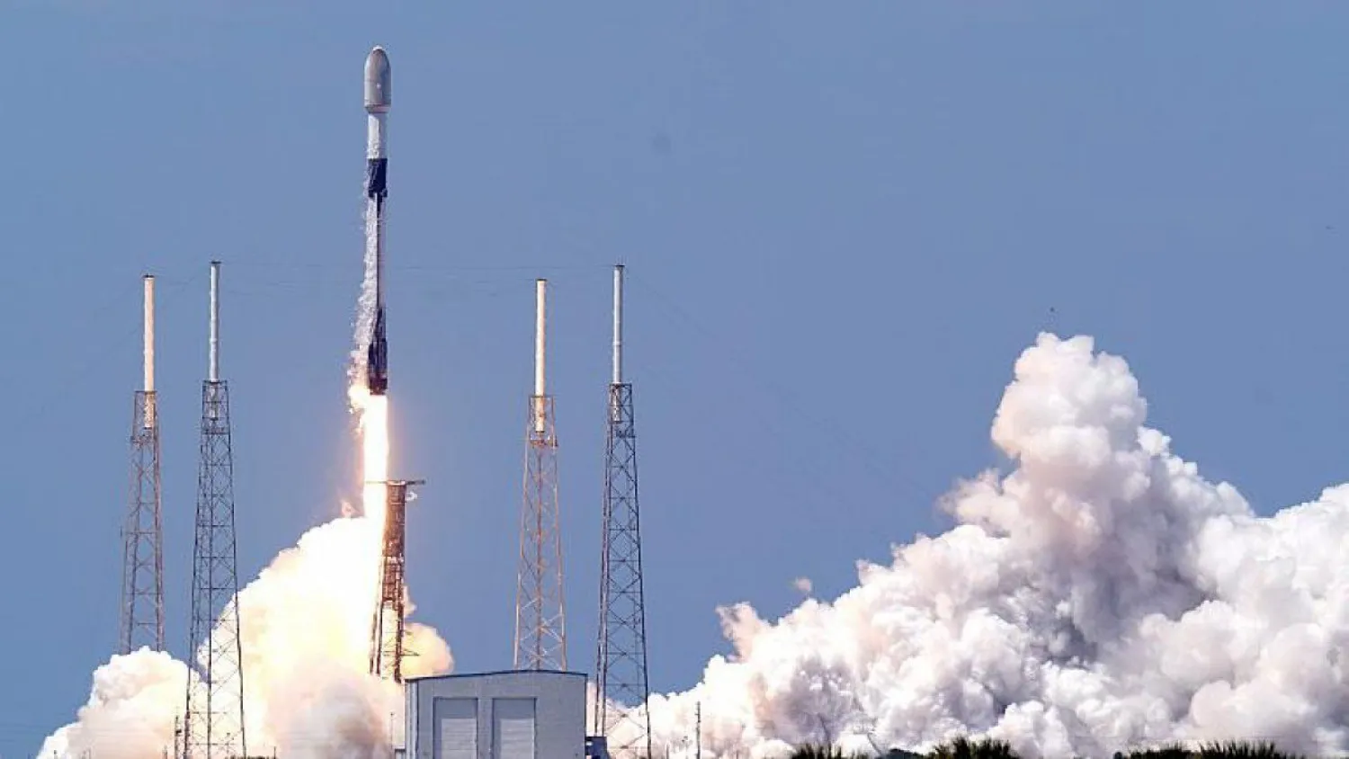 Десятки спутников SpaceX уничтожила магнитная буря
