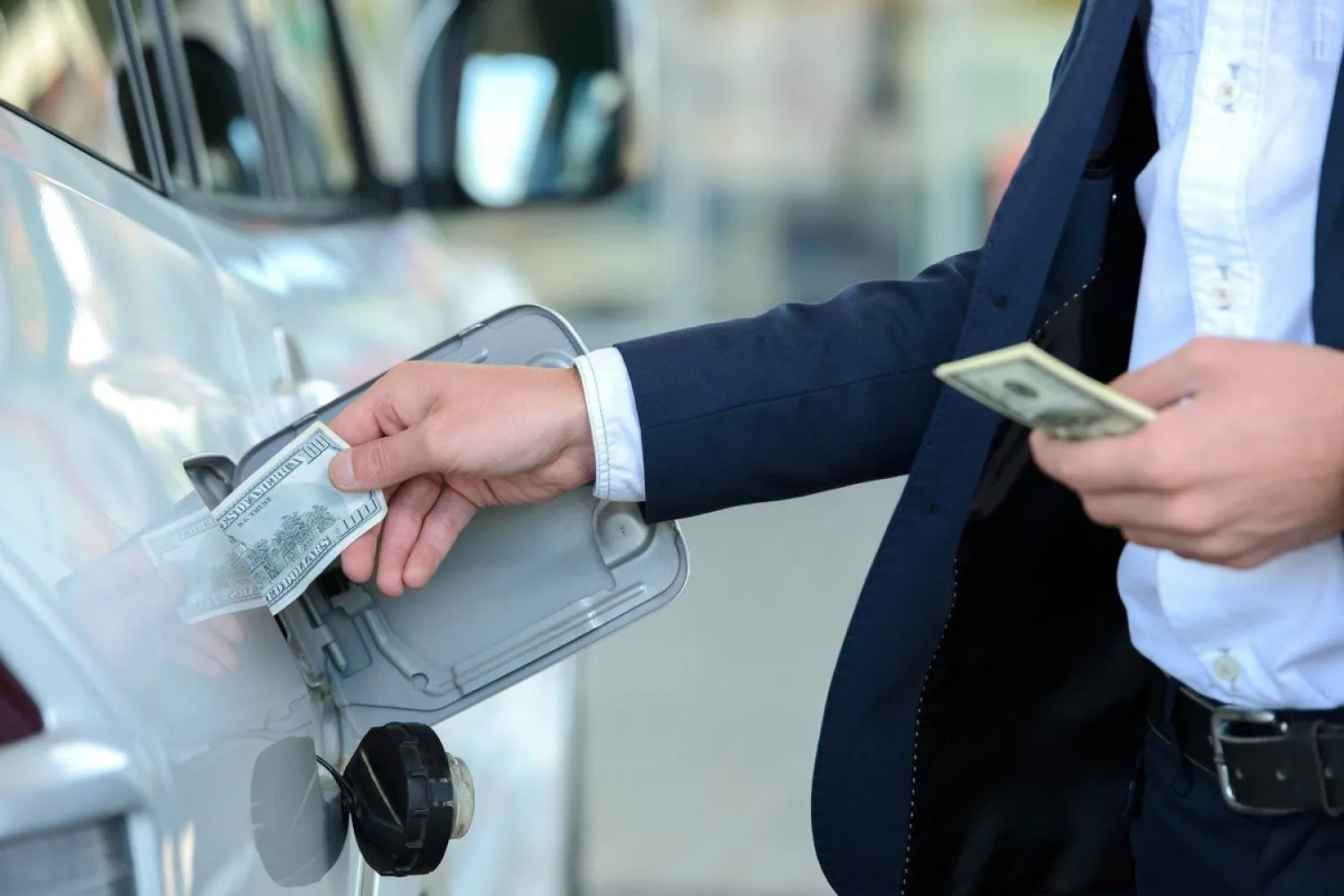 Цены на бензин вырастут на 25% в Казахстане