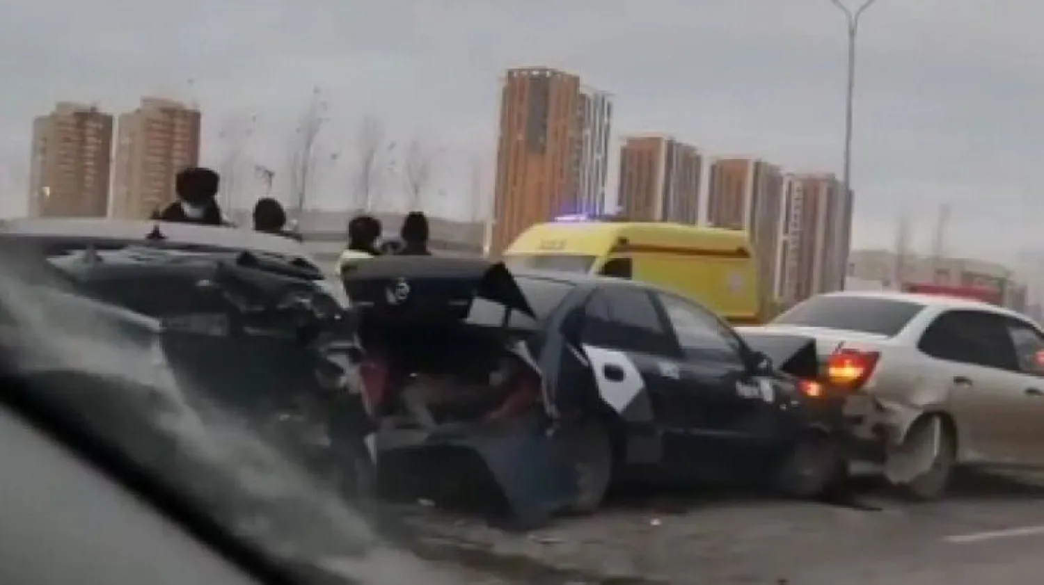 В Нур-Султане 4 водителя и 1 пассажир пострадали в массовом ДТП