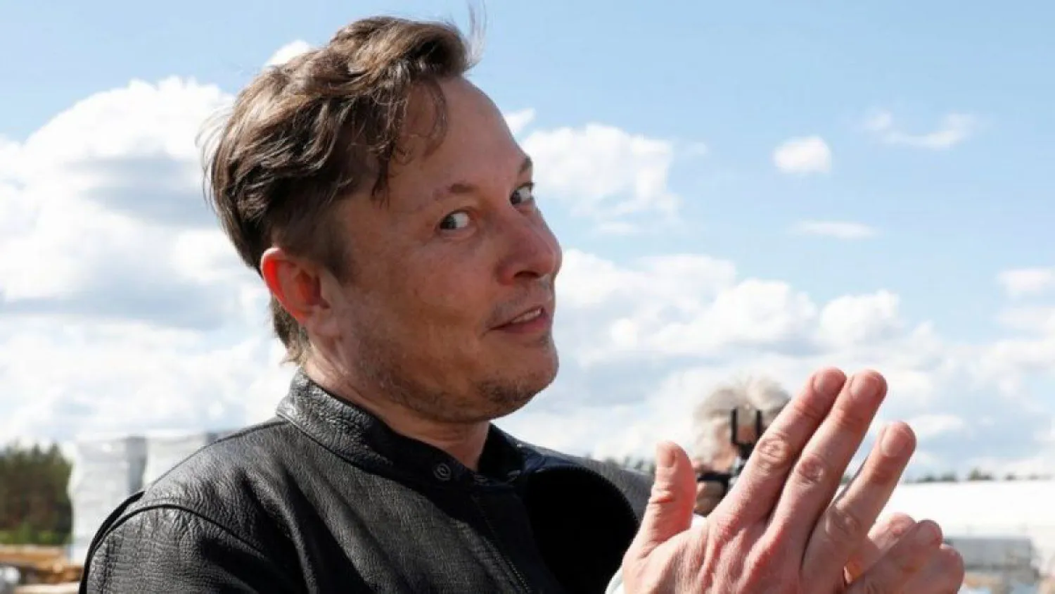 Илон Маск продал акции Tesla после голосования в Twitter