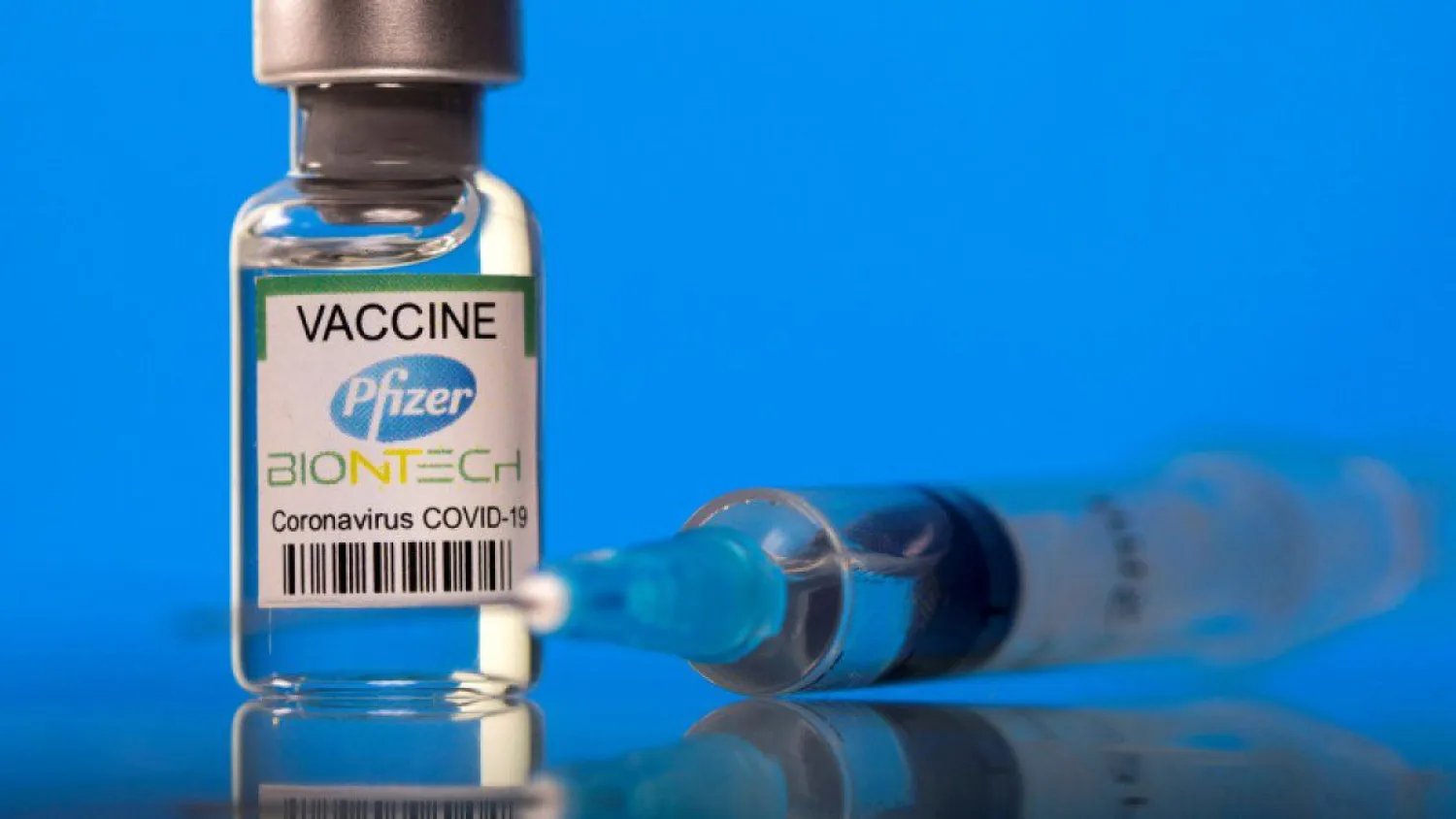 Американцам порекомендовали ввести третью дозу вакцины Pfizer