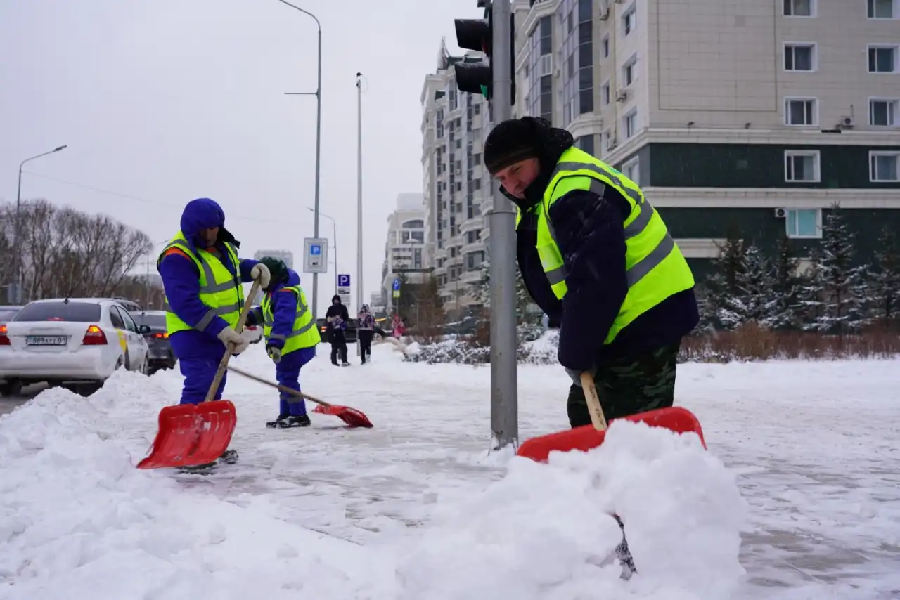 В Астане вывезли более 1,3 млн кубометров снега с начала зимы
