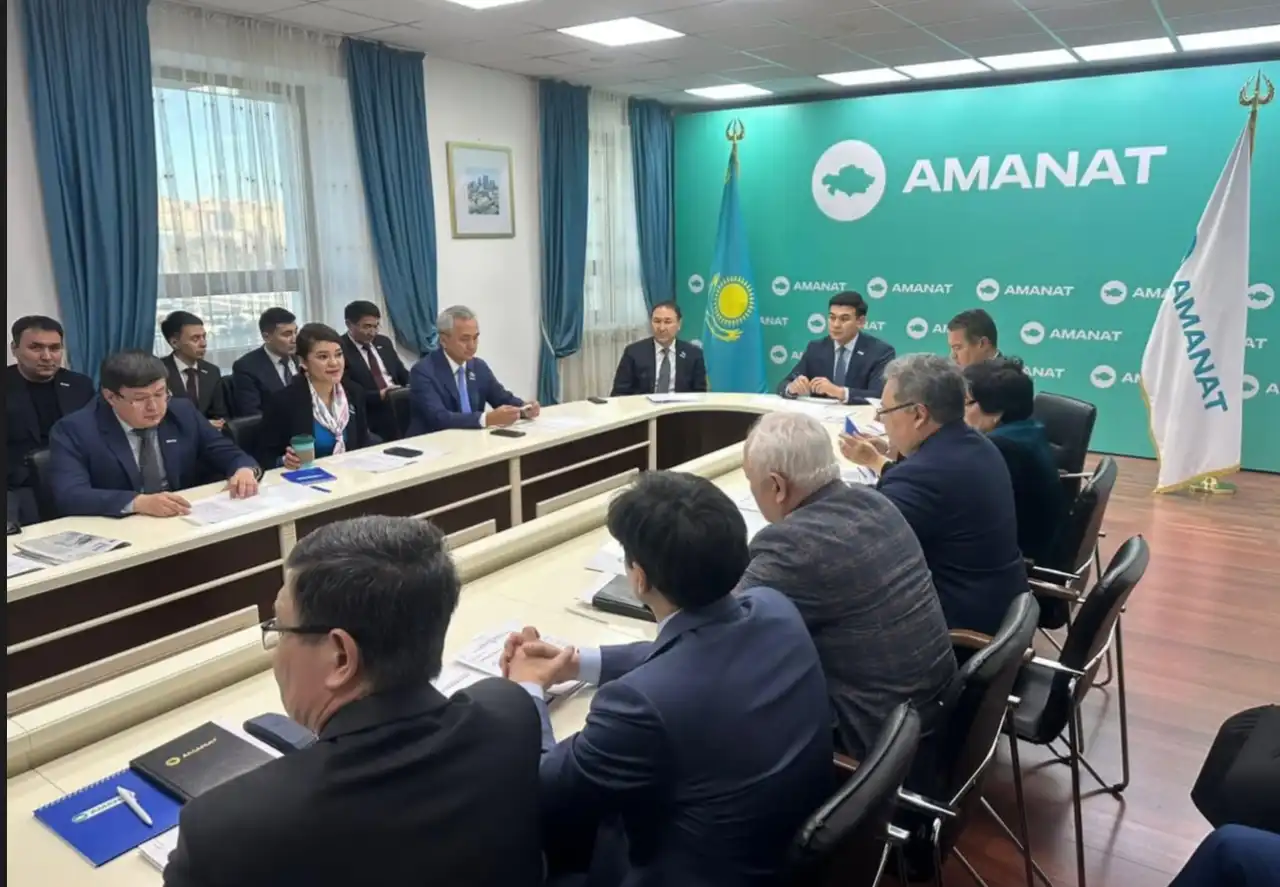 Роль партии AMANAT в законотворчестве и развитии города