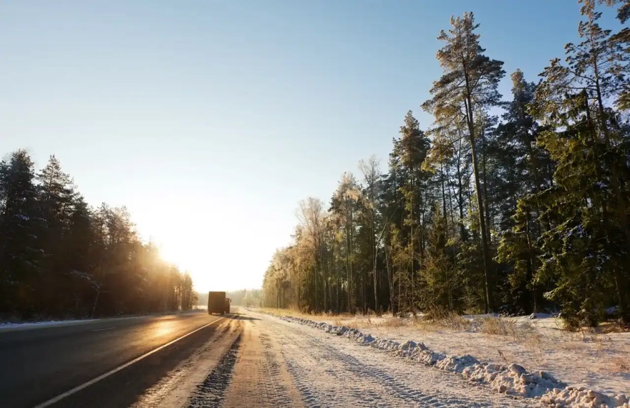 Восстановлено движение на ключевых автодорогах двух областей