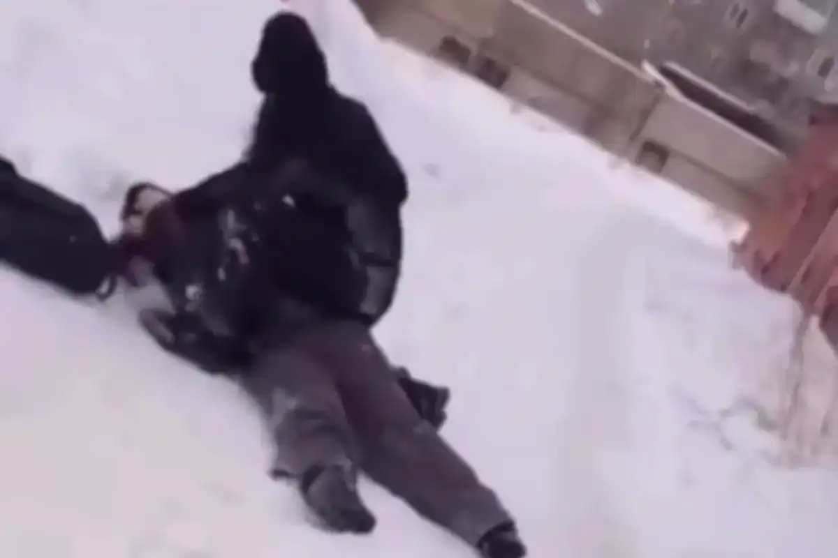 Видео со школьницей, избивающей сверстницу в Павлодаре, прокомментировала полиция