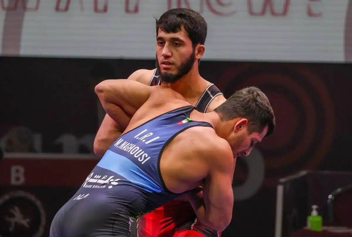Казахстанский борец завоевал серебро на чемпионате Азии